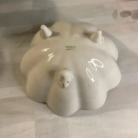 Vintage 60s/70s Japanese Hand-painted Tripod Bowl w/Gilded Scalloped Edges - Picture 3 of 3